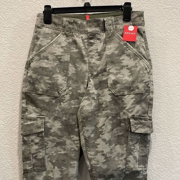 NEW Spanx Stretch Twill Ankle Cargo Pant in Stone Wash Camo Size XL Petite - Picture 3 of 10